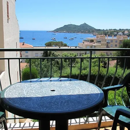 Beau F2 Vue Mer Fermee Avec Piscine Saint-Raphaël