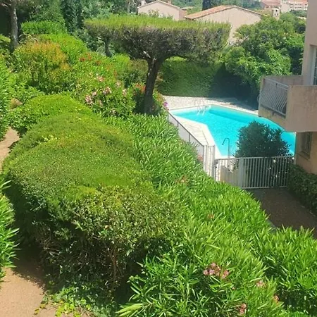 Beau F2 Vue Mer Fermee Avec Piscine *