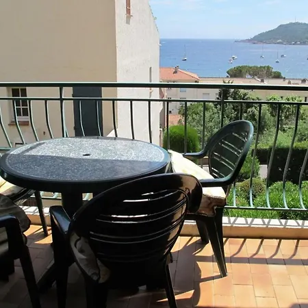 Beau F2 Vue Mer Fermee Avec Piscine Apartment
